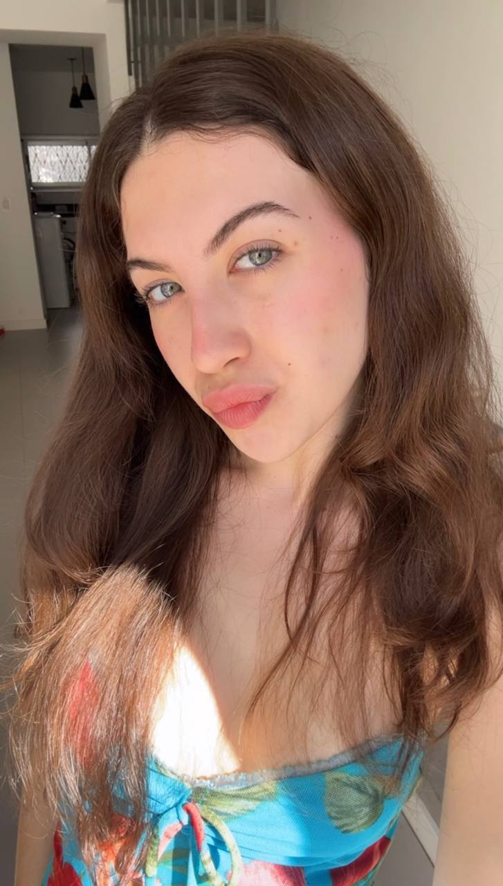 Nude girl Amber in Yongyin