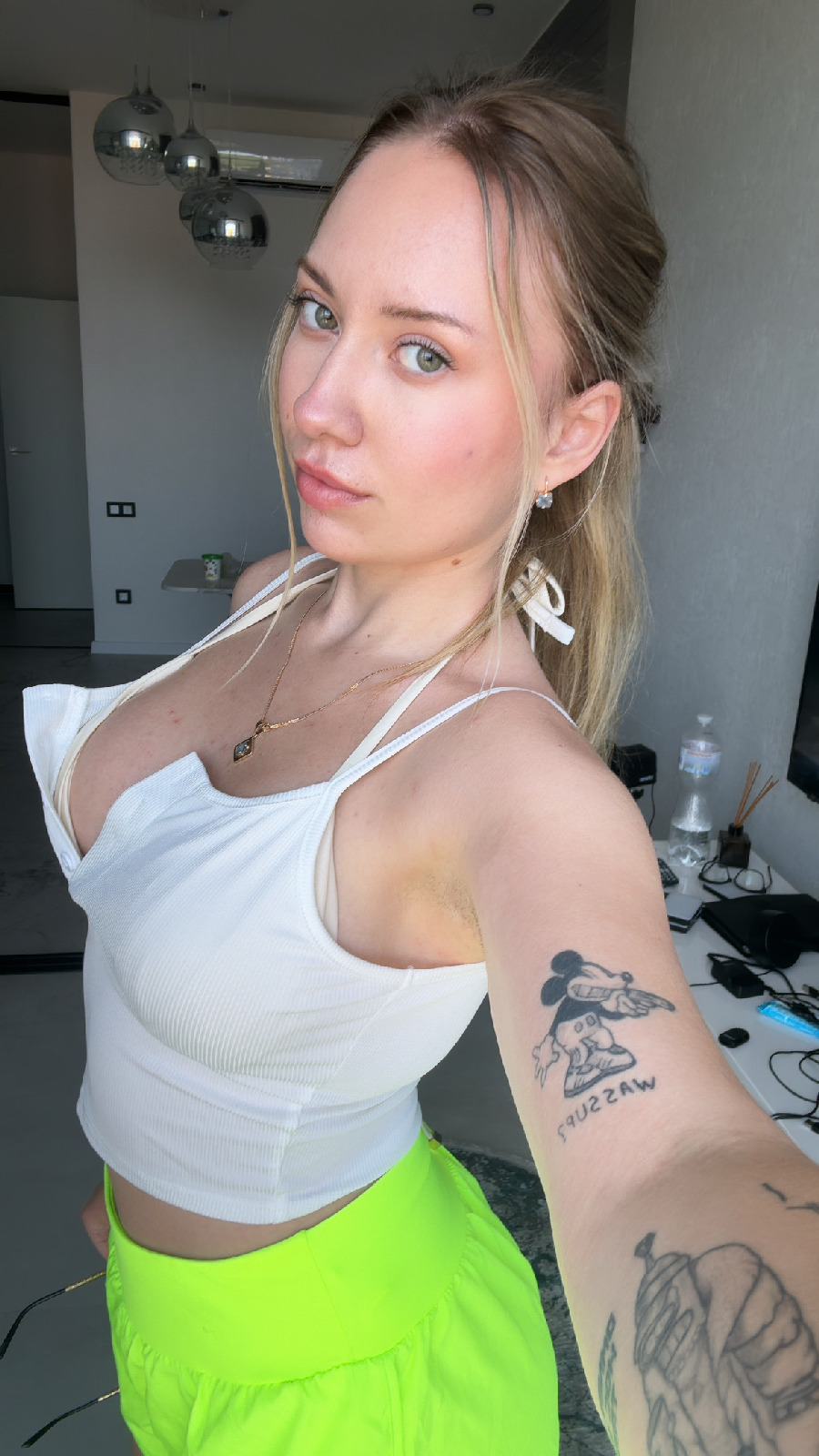 KateV in her underwear in Yongyin