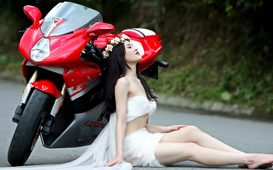 Beautiful girls and motorcycles in Yongyin