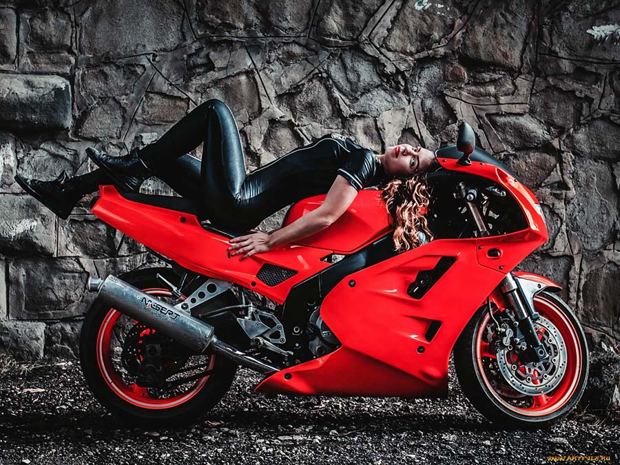 Beautiful girl Beautiful girls and motorcycles in Yongyin