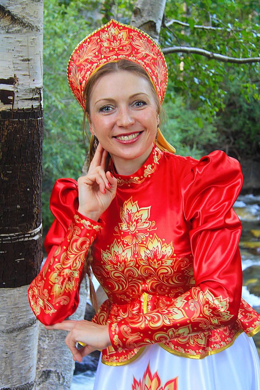 Women in Slavic costumes in Yongyin