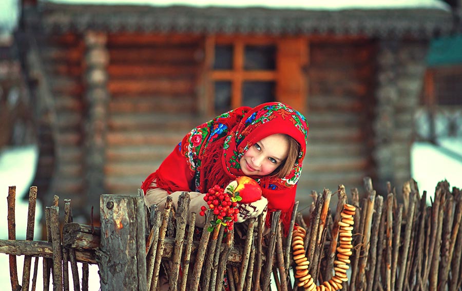 Sexy girl Women in Slavic costumes in Yongyin