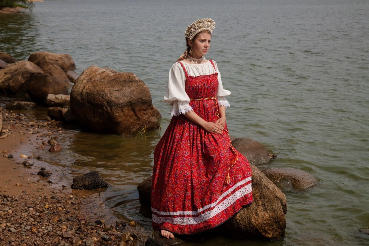 Women in Slavic costumes in Yongyin