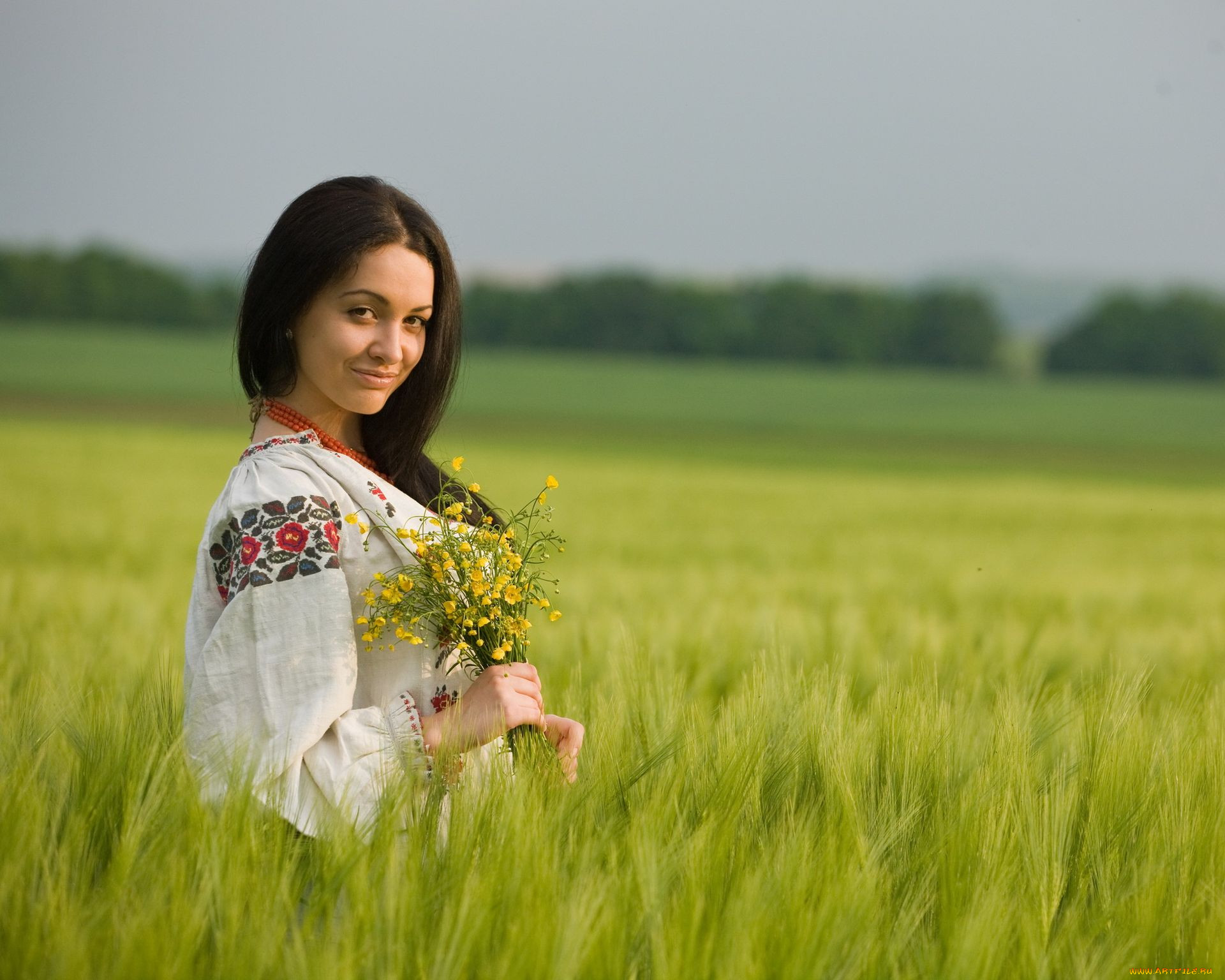 Women in Slavic costumes in Yongyin