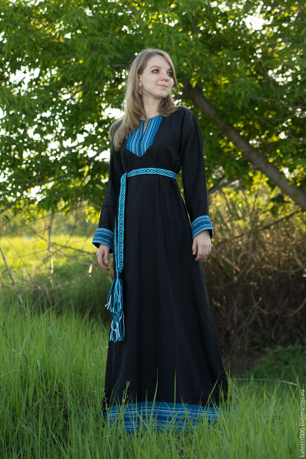 Women in Slavic costumes in Yongyin