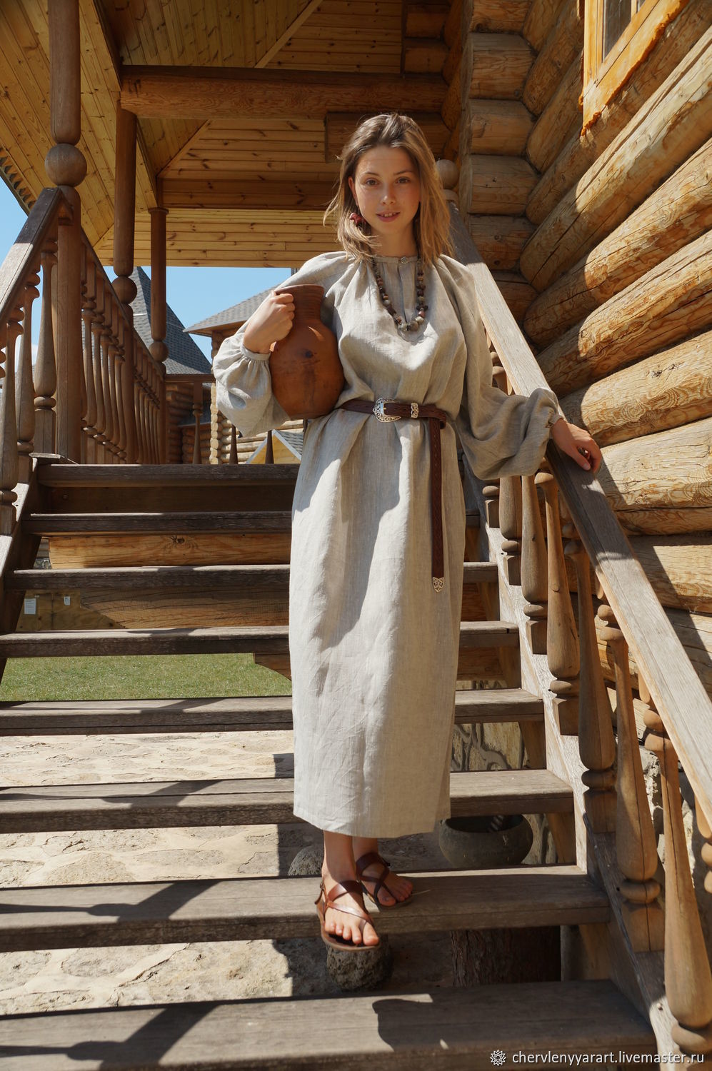 Girls in Slavic costumes in Yongyin