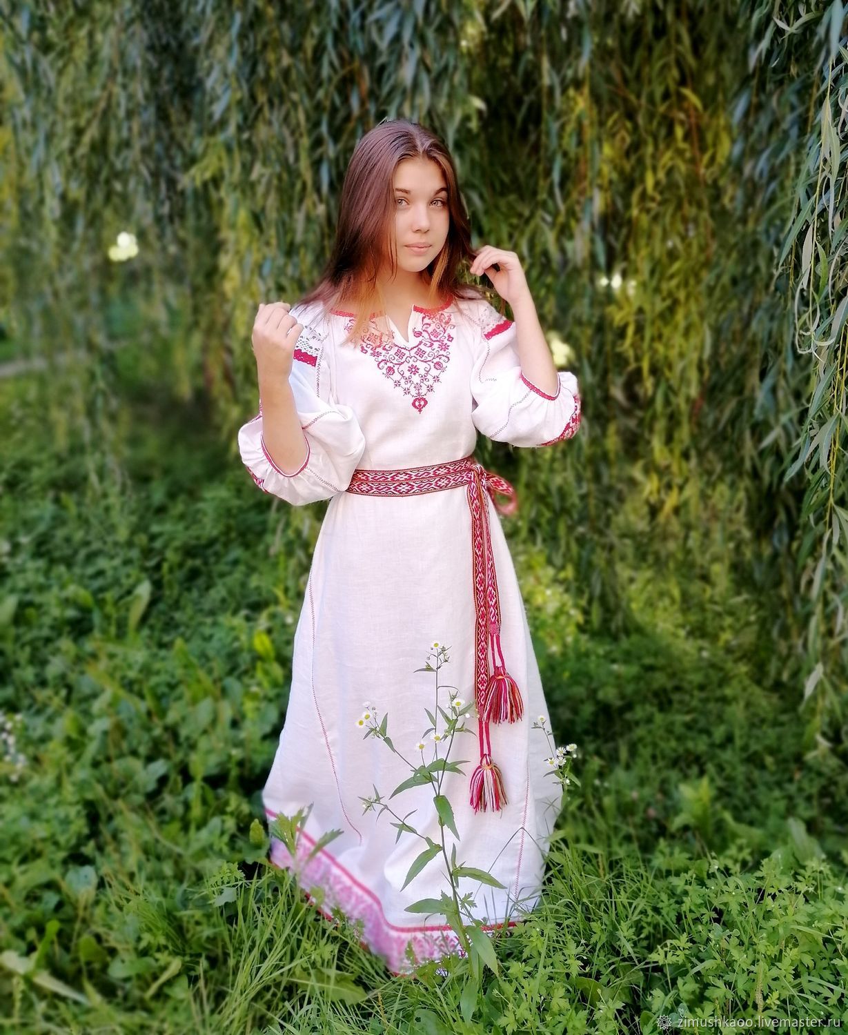 Girl Girls in Slavic costumes in Yongyin