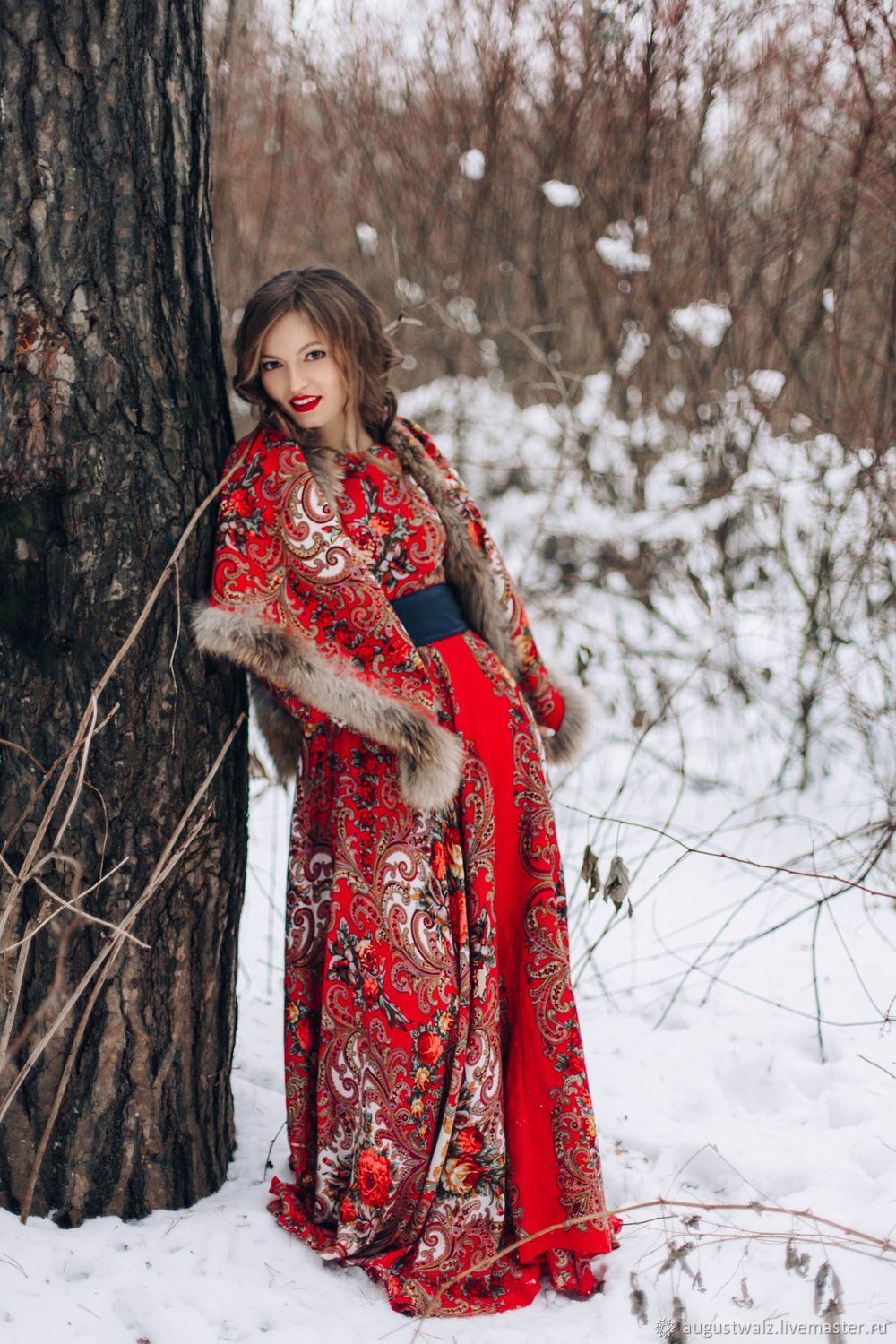 Photo Girls in Slavic costumes in Yongyin