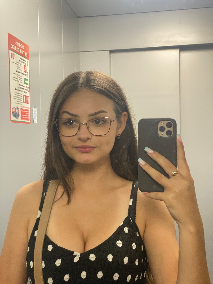 Sexy model Stacy in Yongyin